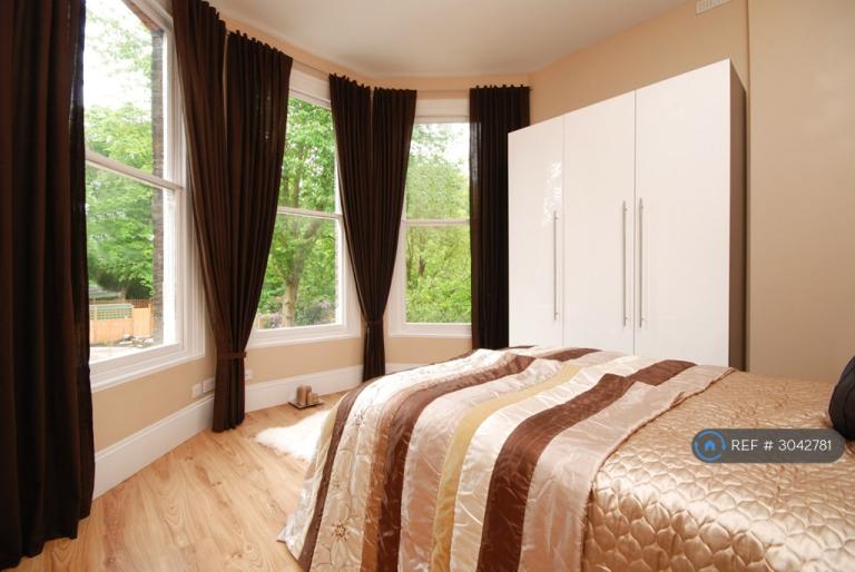 3 bedroom flat in Christchurch Avenue, London, NW6 (3 bed) (#3042781)