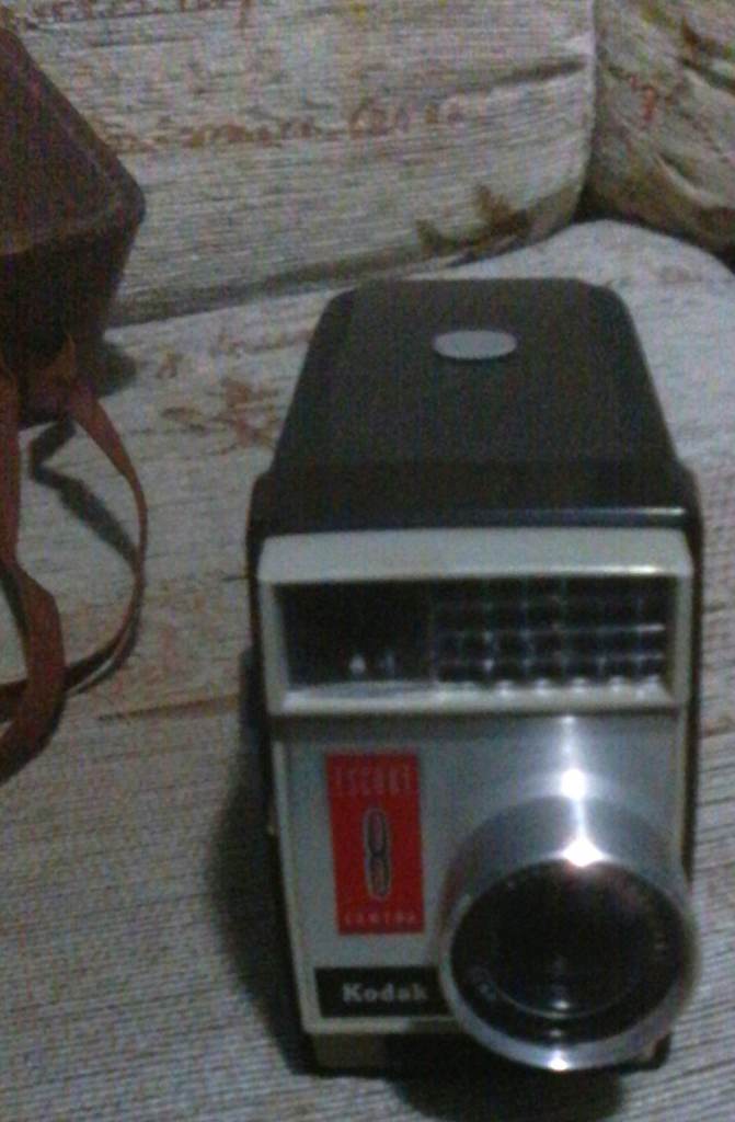 VINTAGE 1960S KODAK ESCORT 8 8MM FILM MOVIE CAMERA