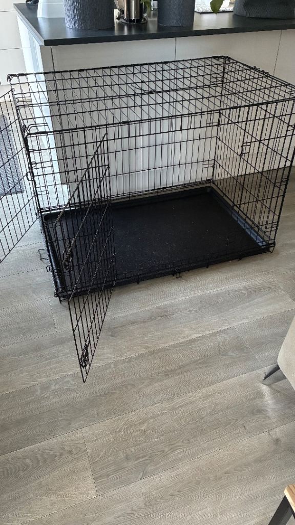 DOG PET CRATE 42” (107cm) As new
