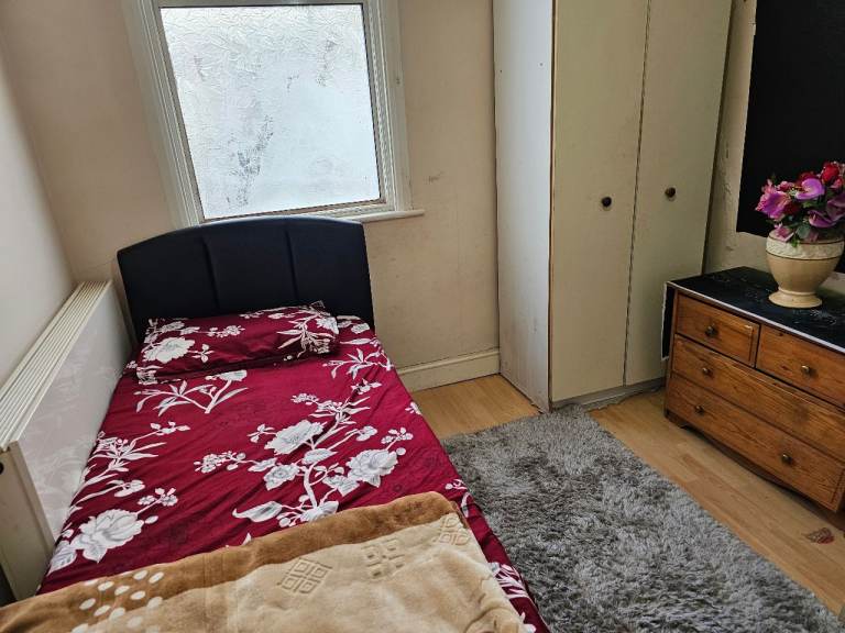 Single Room Available On Strone Road Off Green Street East Ham