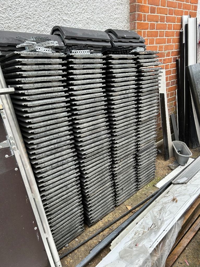 Crest planum roof tiles