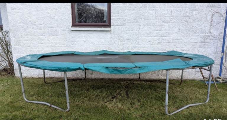Oval trampoline 