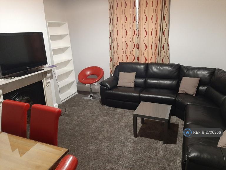 6 bedroom house in Kensington Terrace, Leeds, LS6 (6 bed) (#2706356)