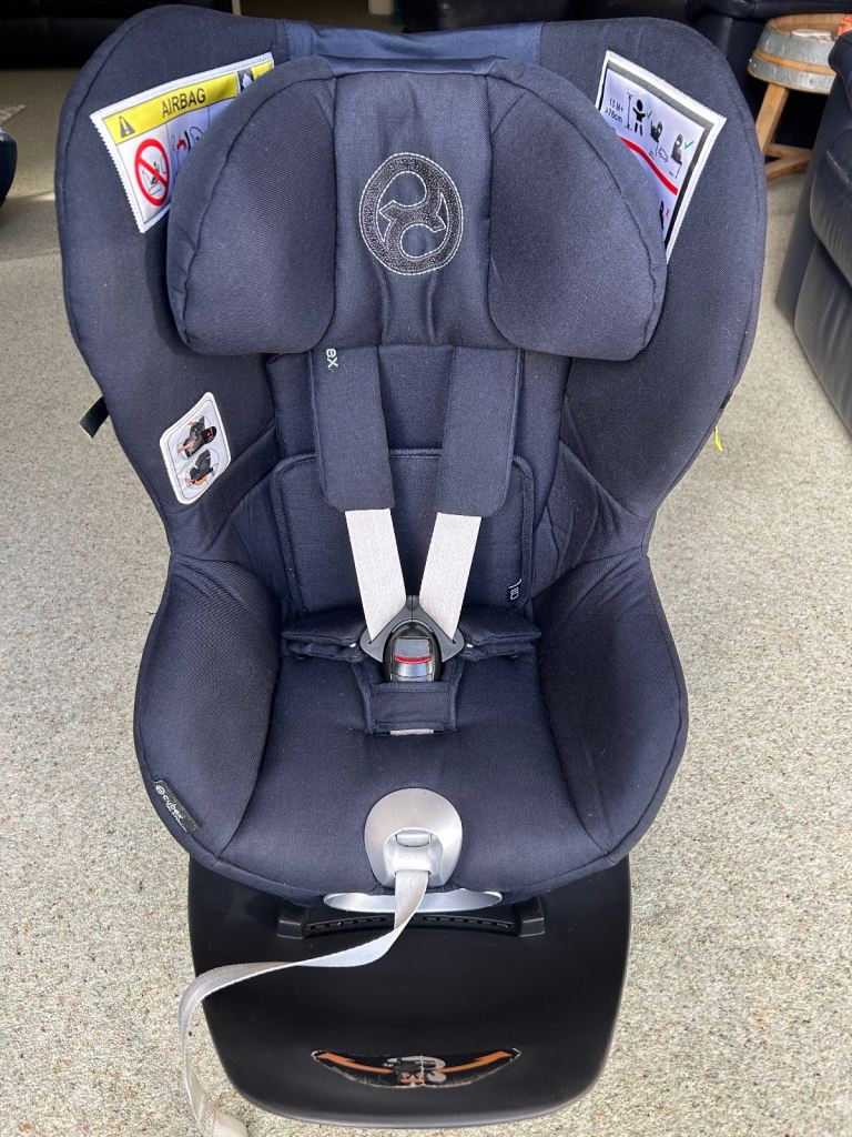 Cybex Sirona Z i-size 360 rotating car seat and Z 360 rotating isofix base