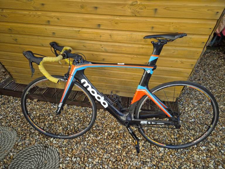 Moda carbon fibre time trial bike