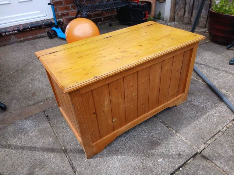 Vintage Solid Pine Storage Blanket Box 