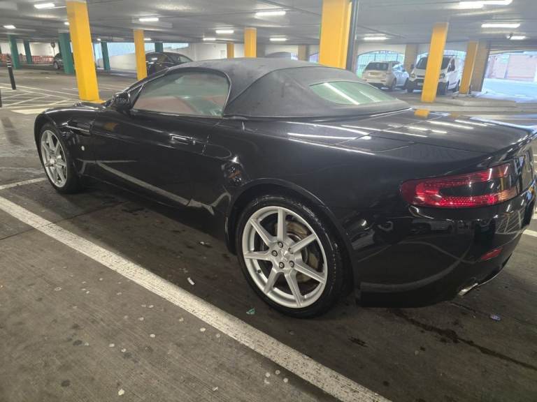 Aston Martin VANTAGE