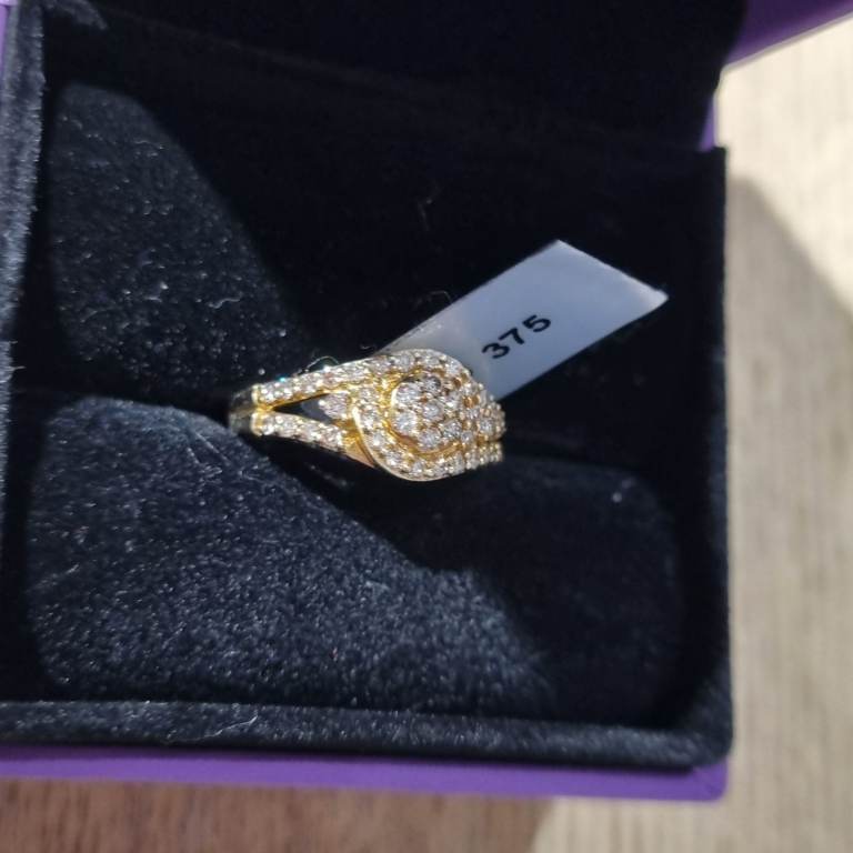 Gold 9ct Diamond cluster ring.  0.50ct. 