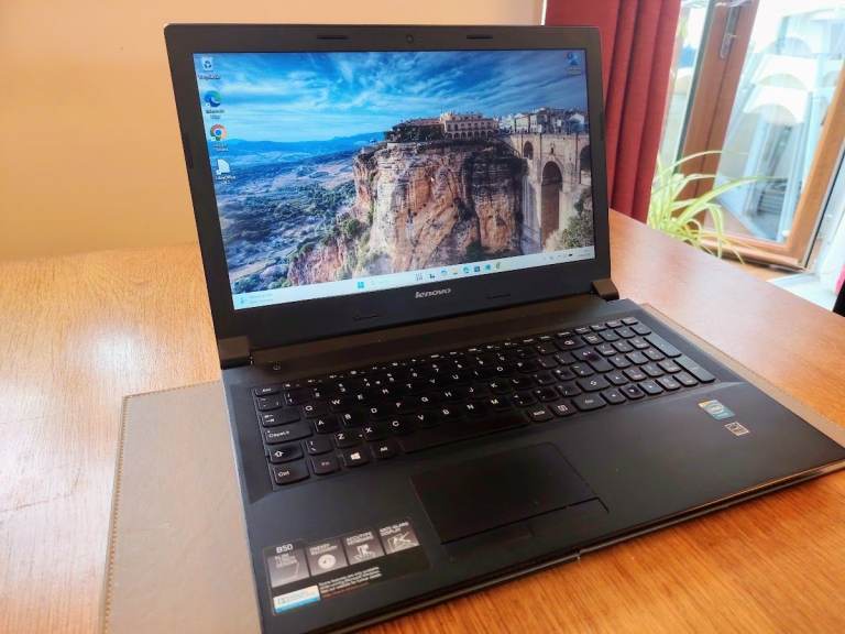 Lenovo~15.6 inch~Intel N2840~Win 11~500gb HD~8gb Ram~DVDrw~VGC
