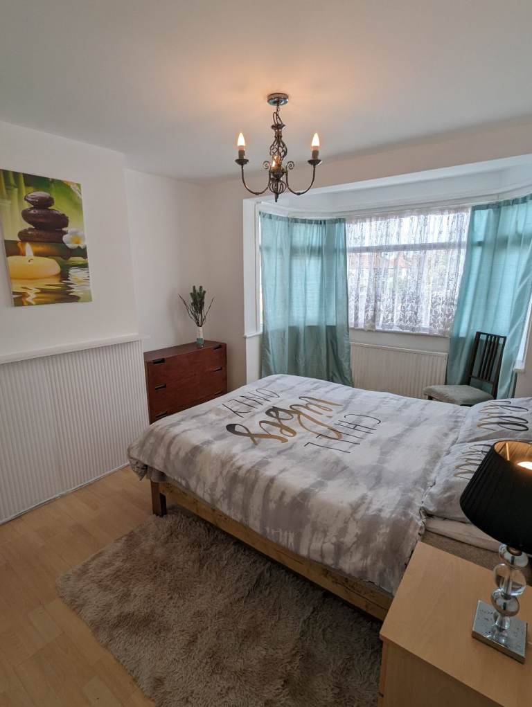 Double room in Edmonton Green with Gym access