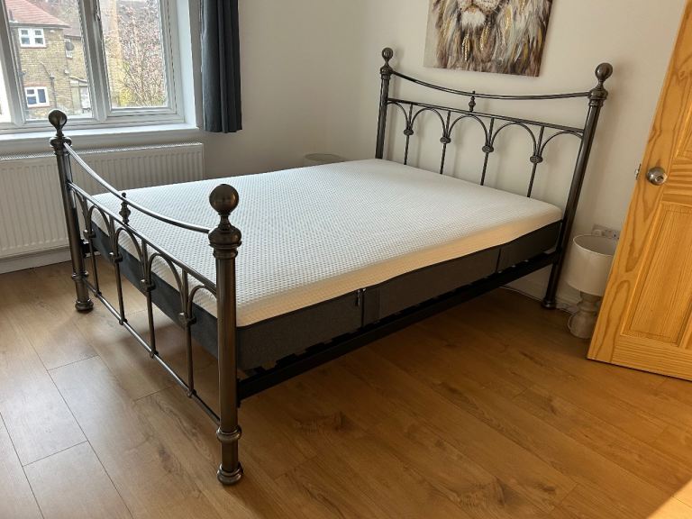 Double bed frame