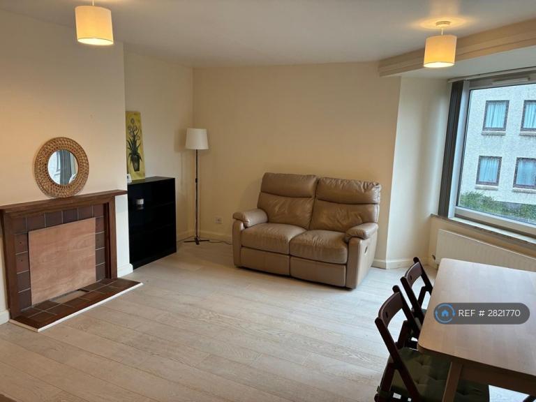 2 bedroom flat in New Arthur Place, Edinburgh, EH8 (2 bed) (#2821770)