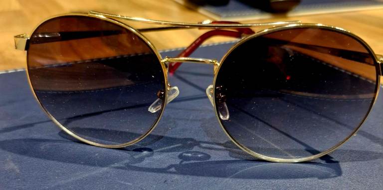 Stylish Gold Frame Sunglasses with Gradient Lenses – As Good As New