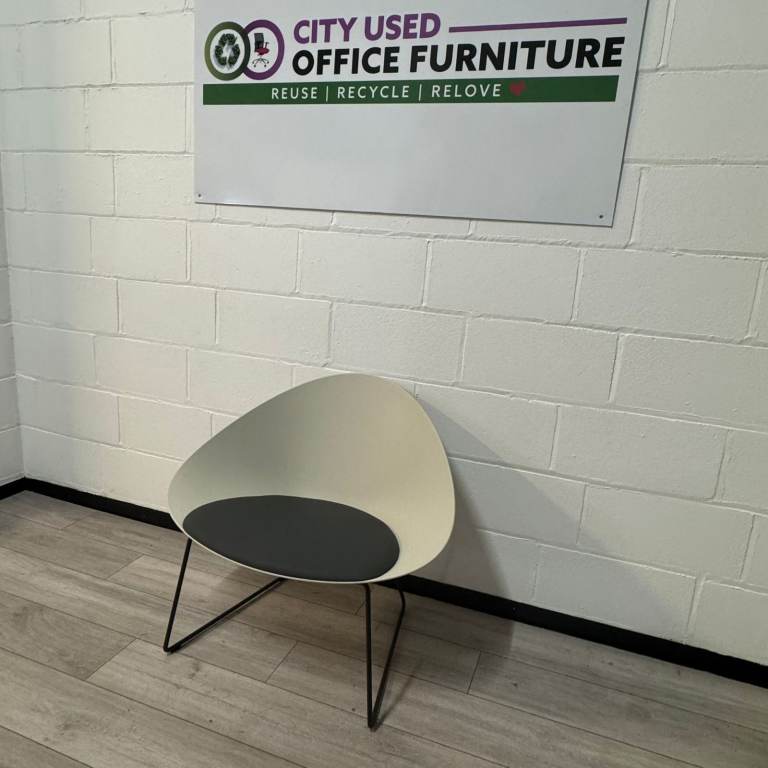 Egg Tub Chair – Grey Seat Pad / White Shell – Black Skid Frame – Used