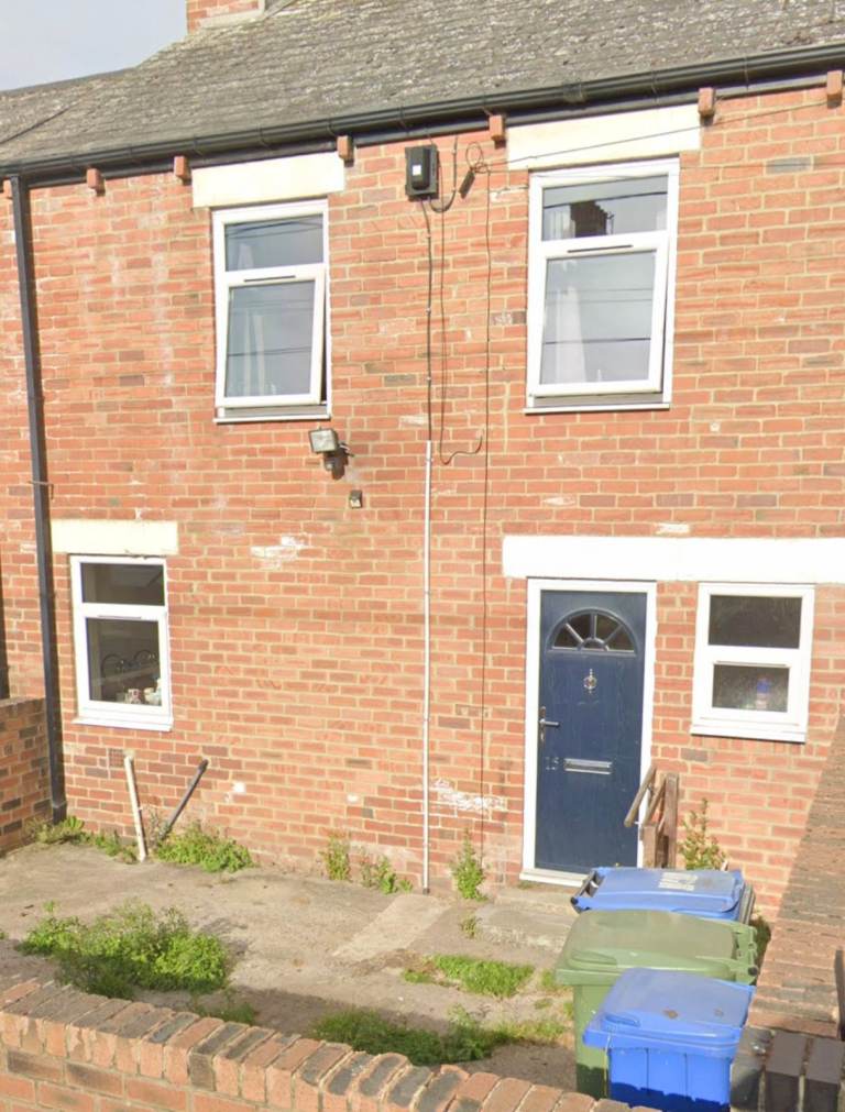 3 Bedroom Mid Terraced House 