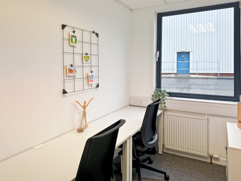 Broxburn - EH525AU \ Private Office for Teams of 3
