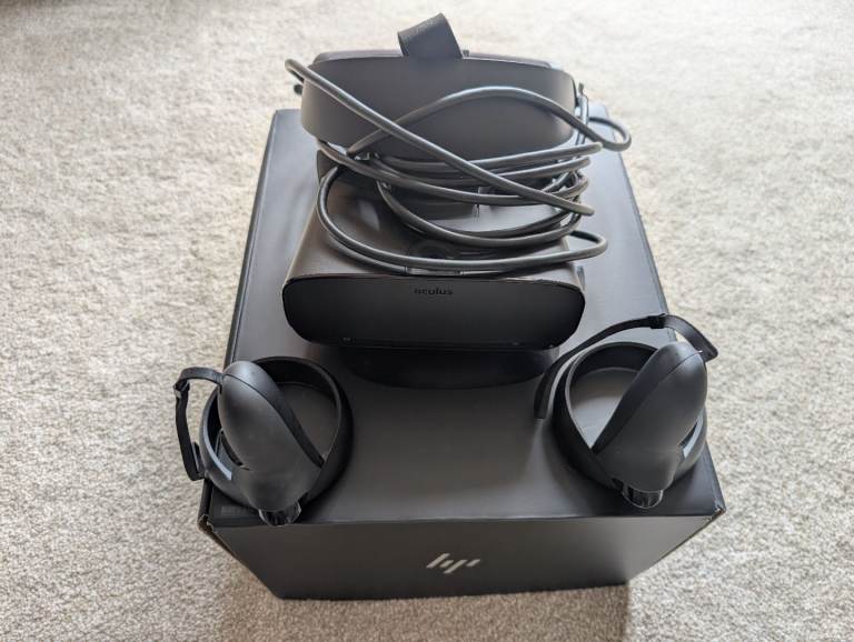 Oculus Rift S PC-Powered VR Gaming Headset (With Controllers)