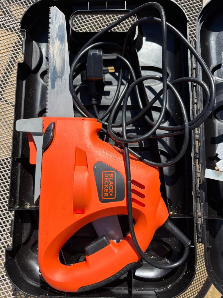 Black and Decker Power Saw in Case with Blades