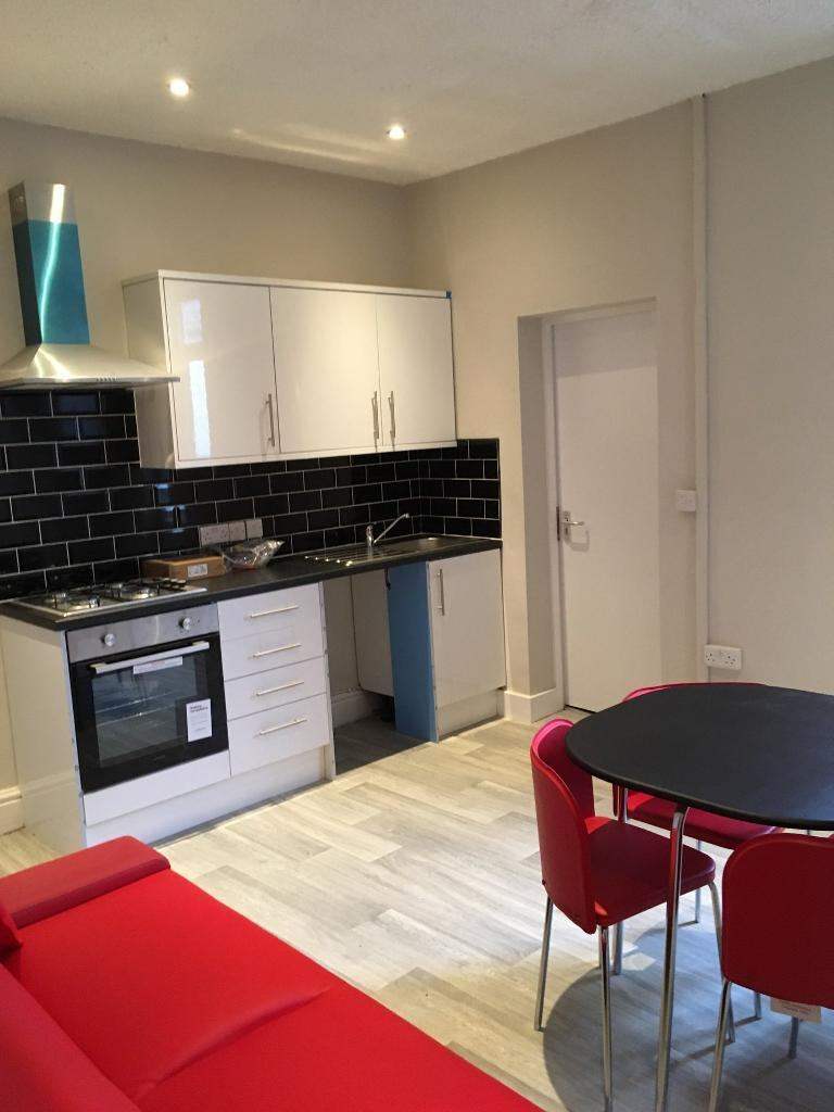 ***4 bed STUDENT house share Salford - ALL BILLS & WI-FI INCL!***