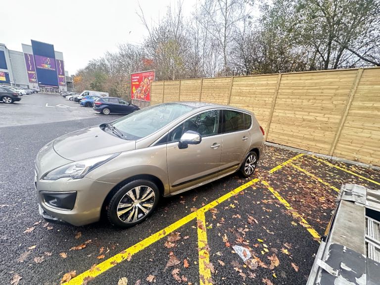 Peugeot, 3008, Hatchback, 2014, Semi  2.0 h e-HDi SR EGC 4WD-Auto, 1997 (cc), 5doors tax20£