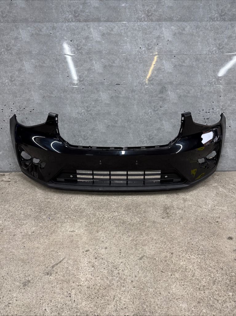 Volvo XC40 front bumper 2022-2025  5 Door SUV Genuine Used 31690933