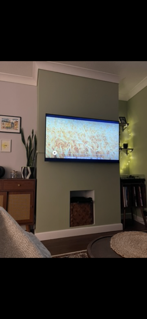 Samsung 50” QLED 4K Smart TV - excellent condition 