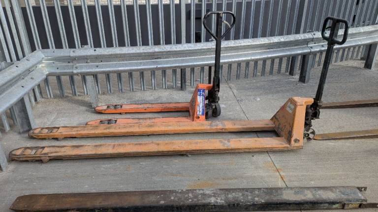 Long pallet truck