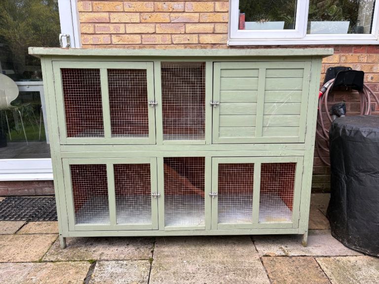 Large Rabbit Hutch