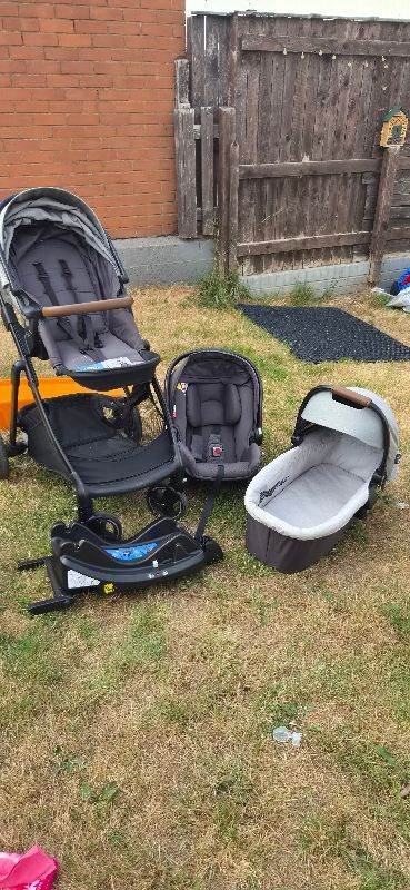 Graco near2me Travel System with Car Seat and Carrycot – Good Condition
