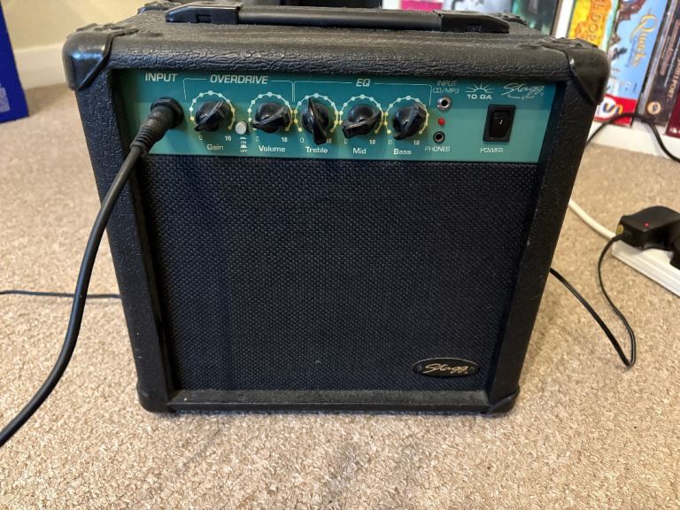 Electric guitar, small amp and accessories