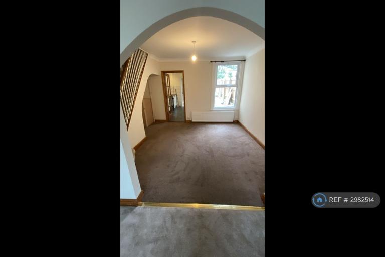 3 bedroom house in Harwich Road, Colchester, CO4 (3 bed) (#2982514)