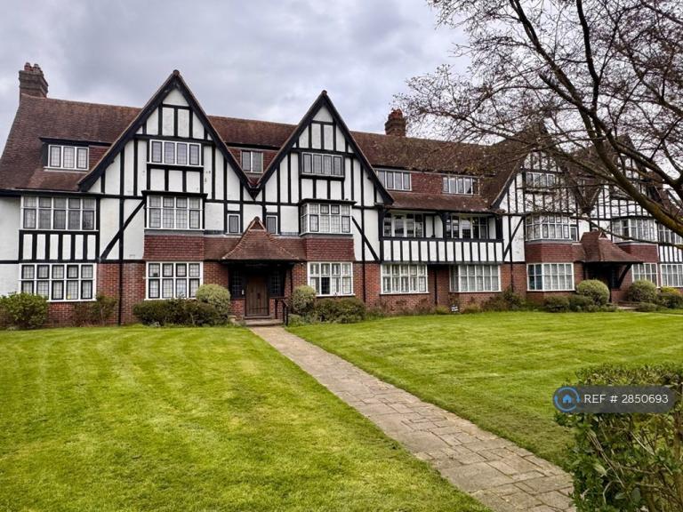 2 bedroom flat in Queens Drive, London, W3 (2 bed) (#2850693)