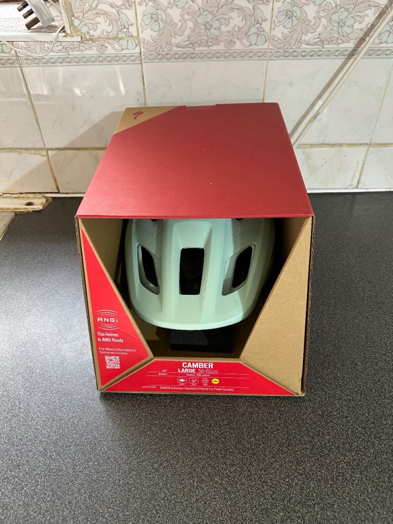 Camber Helmet Large + Outdoor bike cover BRAND NEW