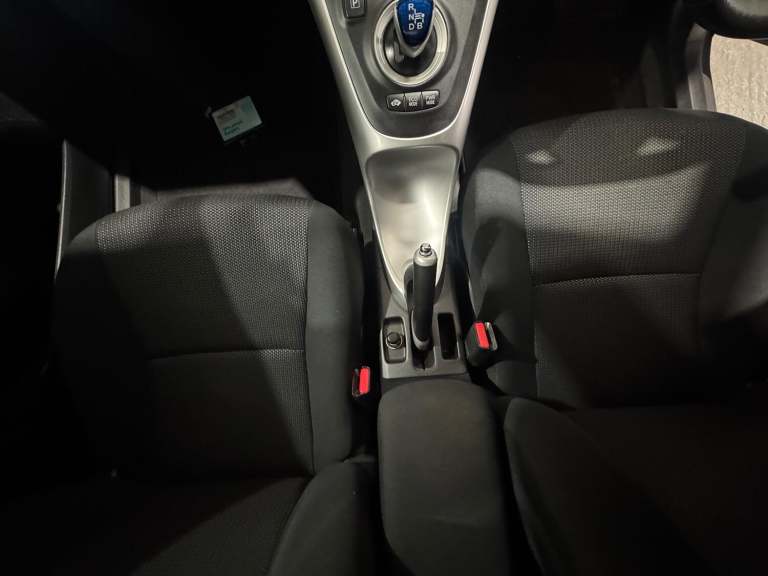 TOYOTA AURIS 1.8 VVT-h T4 2012