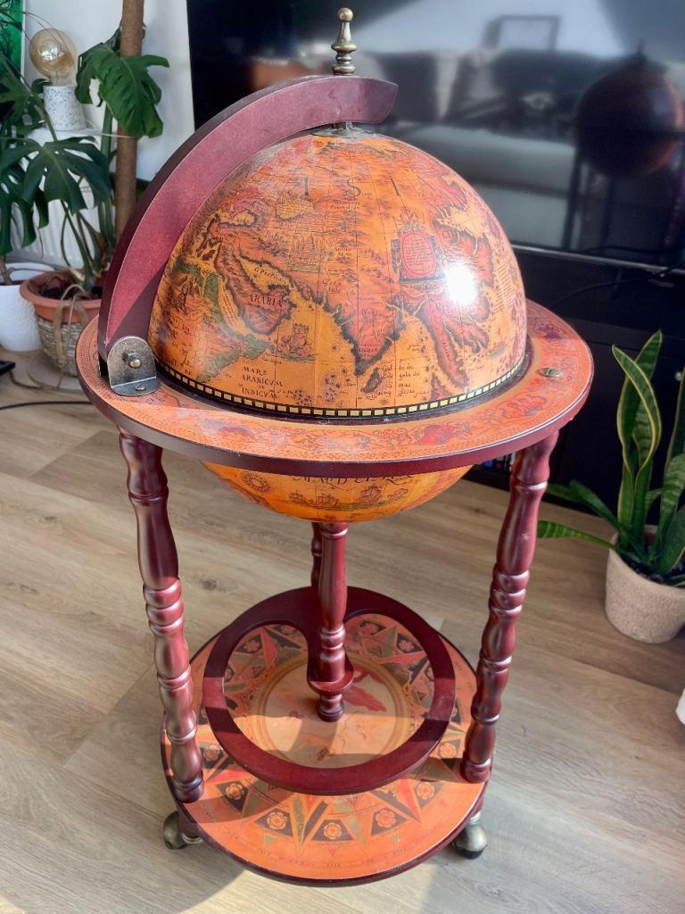 Globe drinks trolley