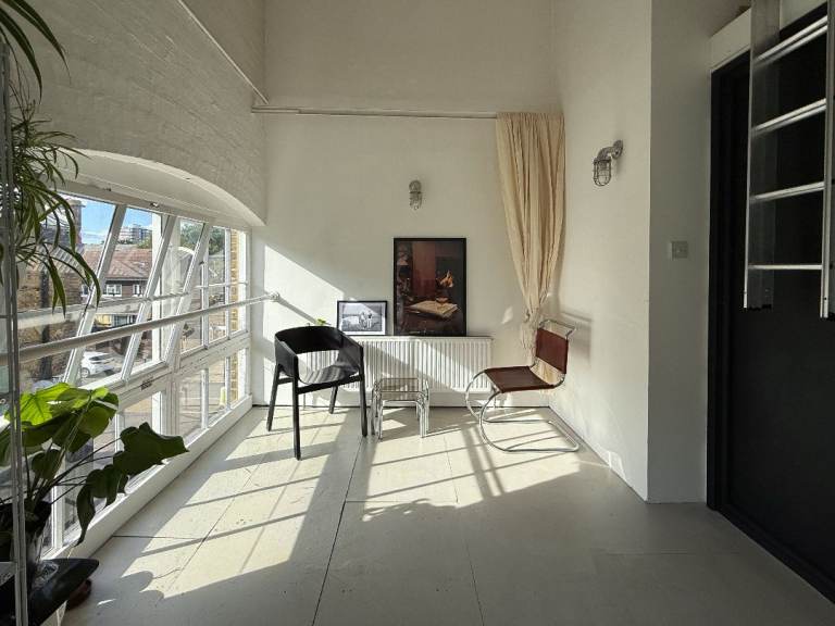 Bright warehouse-style private office/studio in Islington