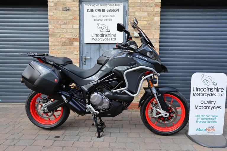 22 Ducati Multistrada V2S