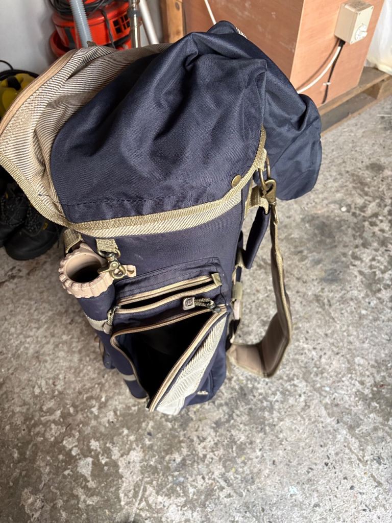 Golf Bag with Dividers – Good Condition, Navy and Beige