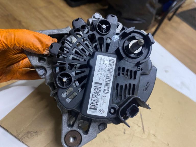 Renault capture 1.5 alternator TG1 2C241 2627732A