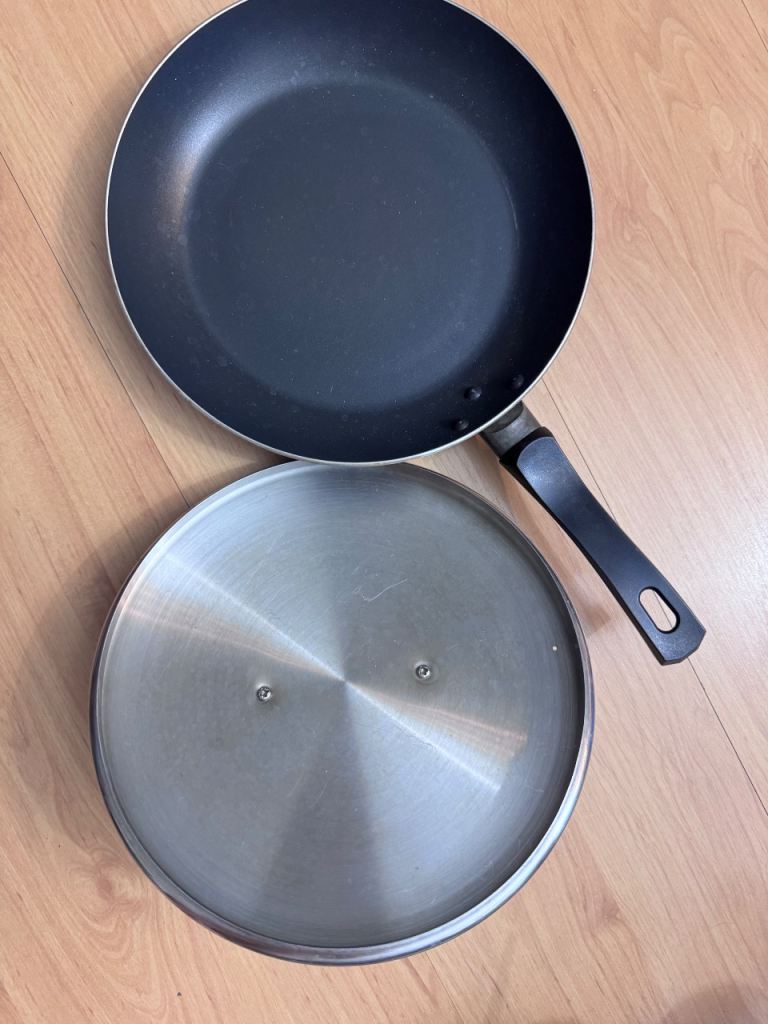 IKEA KAVALKAD TAGGHAJ HEMLAGAD 24 cm non-stick black frying pan with lid