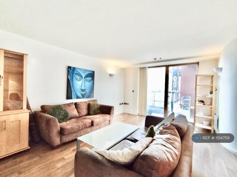 2 bedroom flat in Wellington St, Leeds, LS1 (2 bed) (#1514759)