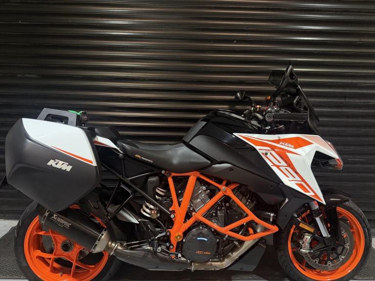 KTM 1290 SUPER DUKE GT Tech Pack Akrapovic Heated Seats panniers White Manual Pe