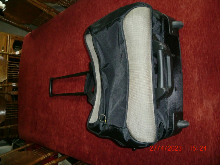 REDUCED-PROFESSIONAL / PILOT’S CASE, WHEELED, EXTENDABLE HANDLE, BLACK. V.G.C.