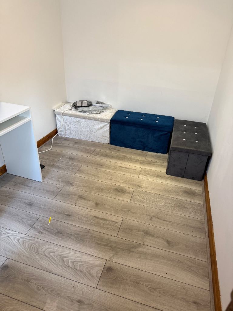 Single room Sharing in purley