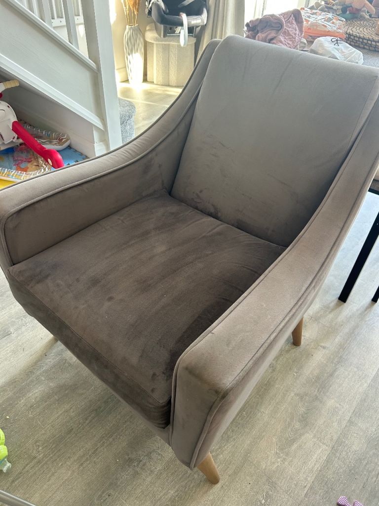 Grey chair 