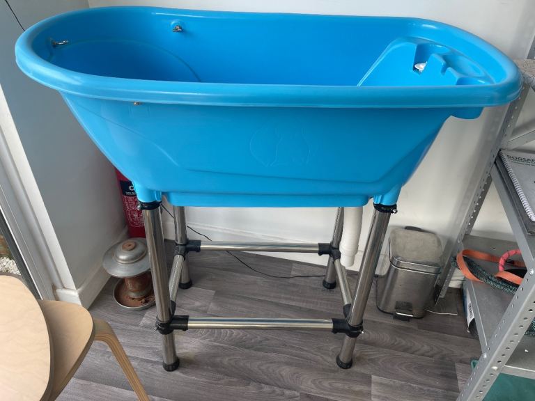 Groom professional dog bath 