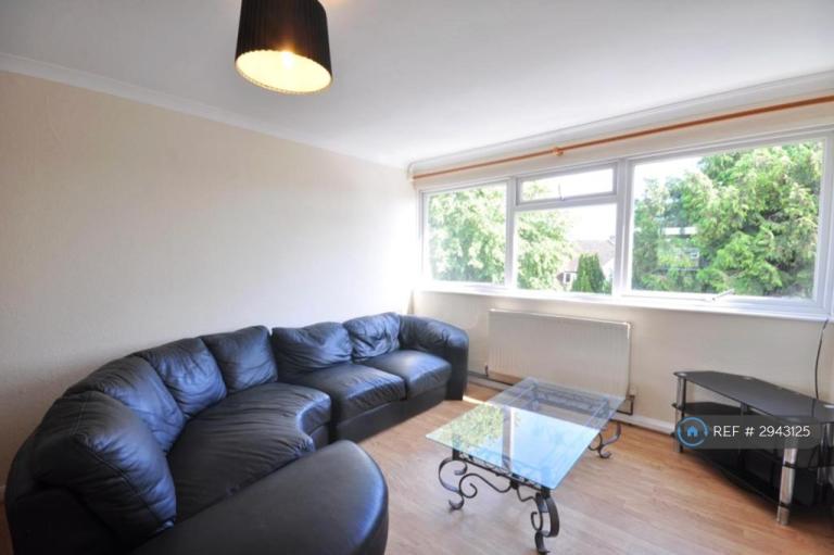 3 bedroom flat in Lindiswara Court, Rickmansworth, WD3 (3 bed) (#2943125)