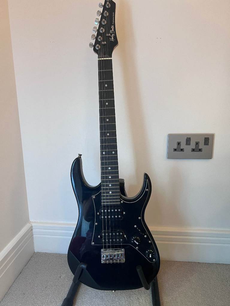 Harley Benton Electric Guitar – Black, Good Condition, size 3/4