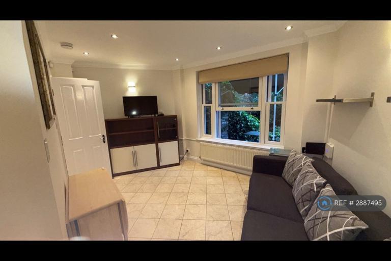 1 bedroom flat in St Lawrence Terrace, London, W10 (1 bed) (#2887495)