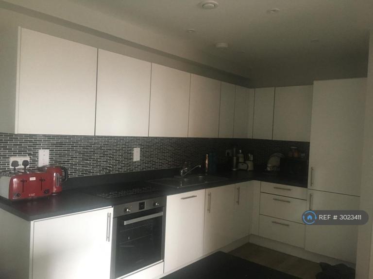 2 bedroom flat in Dominion Court, Hounslow, TW3 (2 bed) (#3023411)